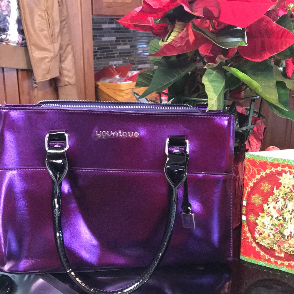 Younique purse new.